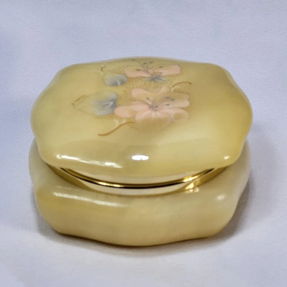 Vintage Hand Painted Porcelain Trinket Box Floral‎ Golden Tone Hinged